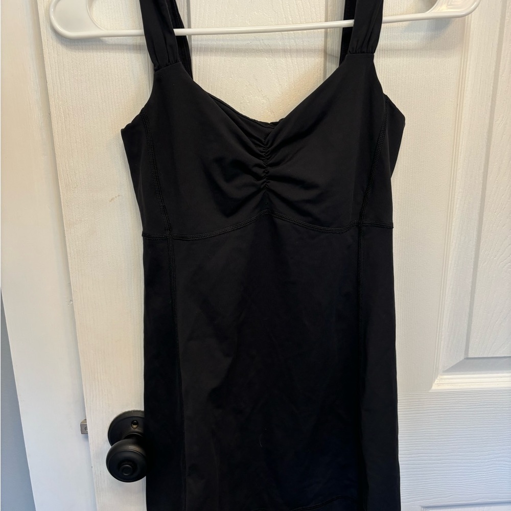 Lululemon black tank size 4